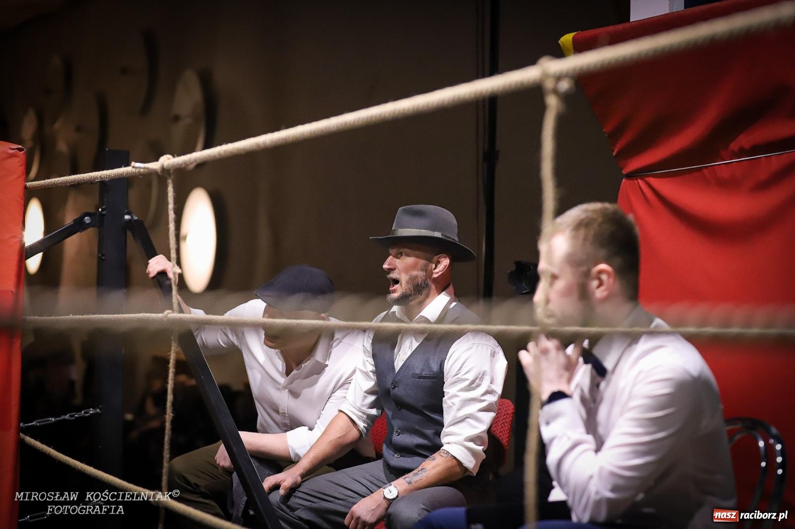 Zdjęcie w galerii na portalu naszraciborz.pl: Bokserskie show w retro stylu – niezapomniana gala w Kietrzu [FOTO i WIDEO] wiadomości z regionu