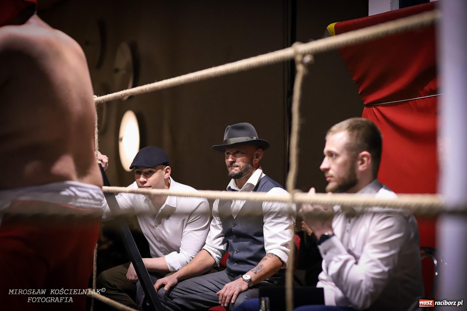 Zdjęcie w galerii na portalu naszraciborz.pl: Bokserskie show w retro stylu – niezapomniana gala w Kietrzu [FOTO i WIDEO] wiadomości z regionu