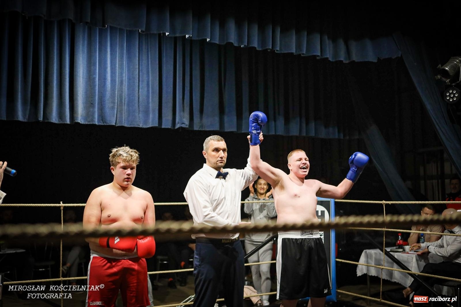 Zdjęcie w galerii na portalu naszraciborz.pl: Bokserskie show w retro stylu – niezapomniana gala w Kietrzu [FOTO i WIDEO] wiadomości z regionu