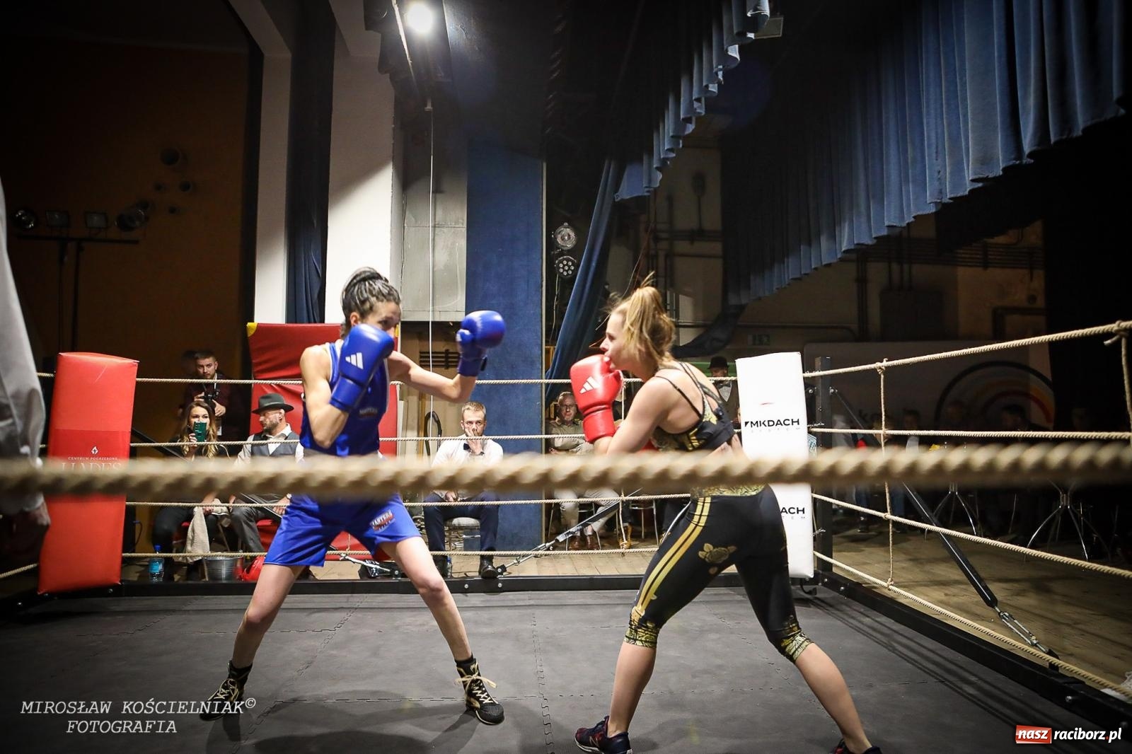 Zdjęcie w galerii na portalu naszraciborz.pl: Bokserskie show w retro stylu – niezapomniana gala w Kietrzu [FOTO i WIDEO] wiadomości z regionu
