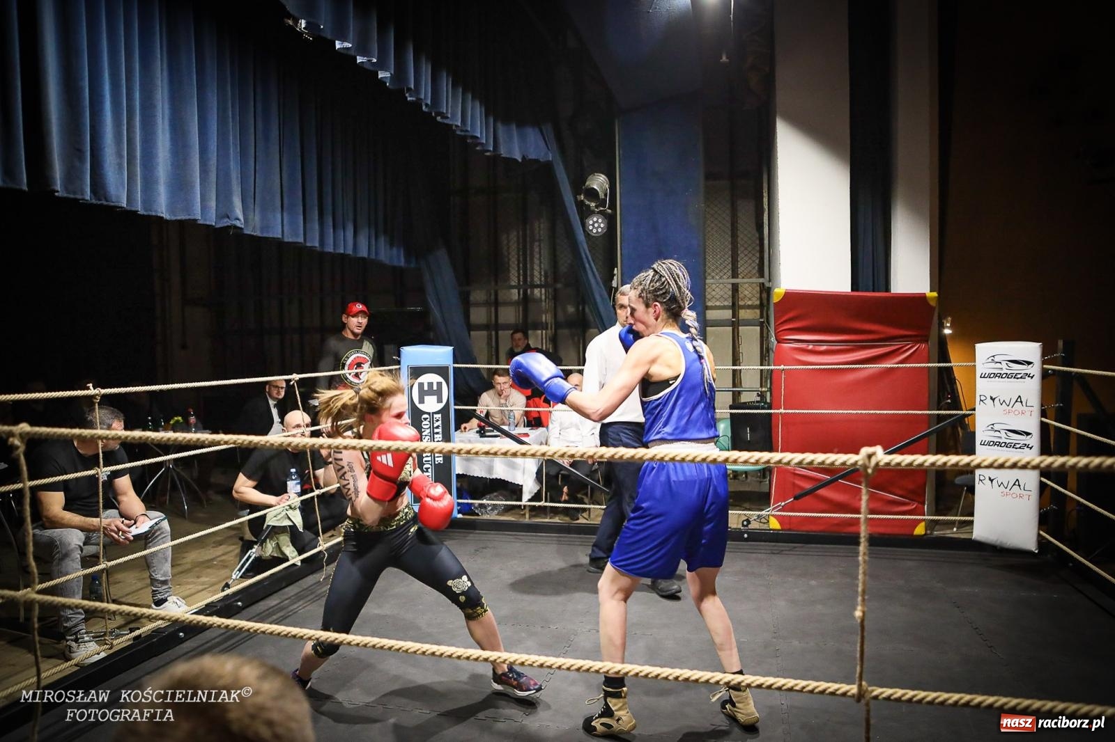 Zdjęcie w galerii na portalu naszraciborz.pl: Bokserskie show w retro stylu – niezapomniana gala w Kietrzu [FOTO i WIDEO] wiadomości z regionu