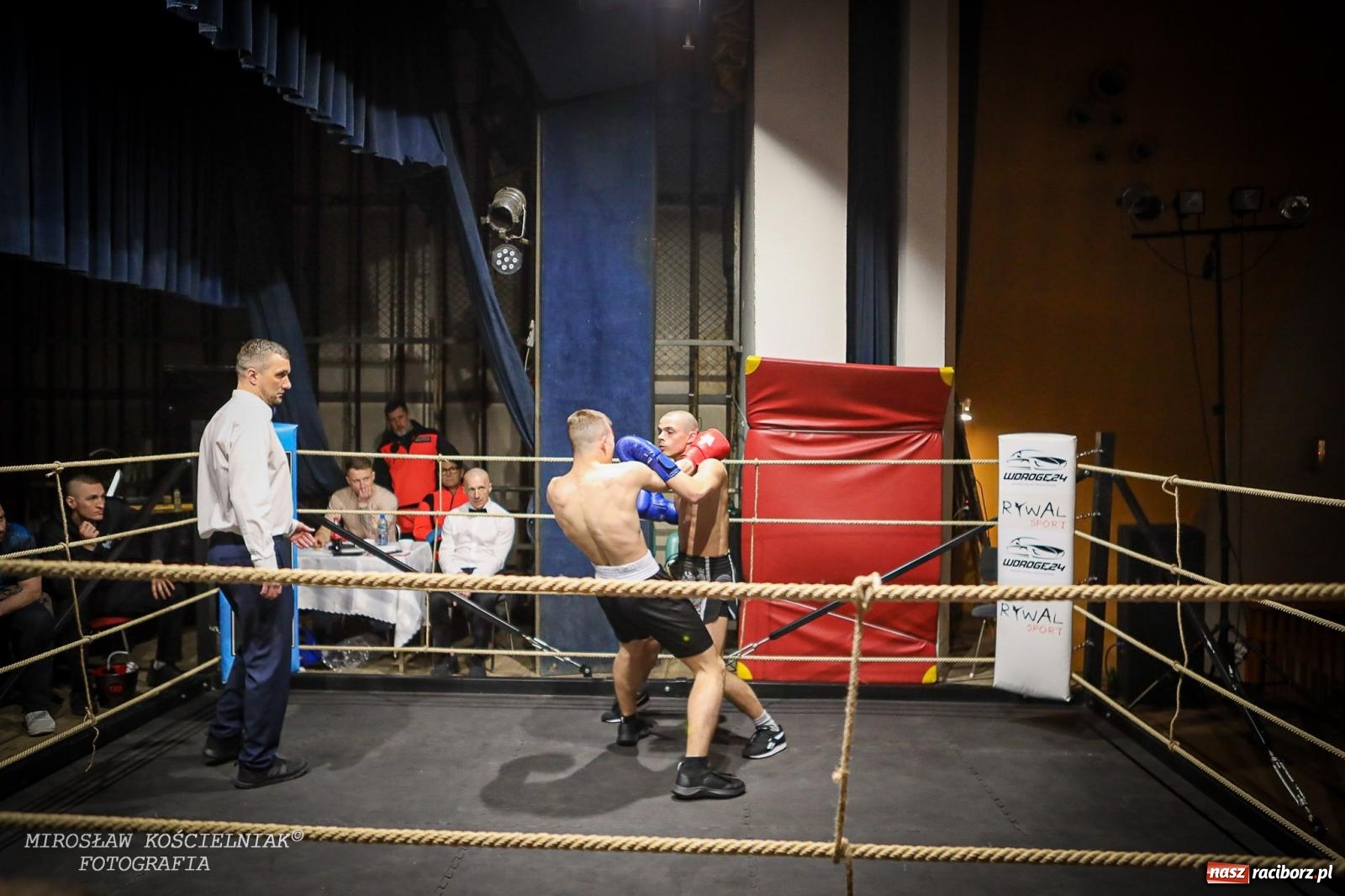 Zdjęcie w galerii na portalu naszraciborz.pl: Bokserskie show w retro stylu – niezapomniana gala w Kietrzu [FOTO i WIDEO] wiadomości z regionu