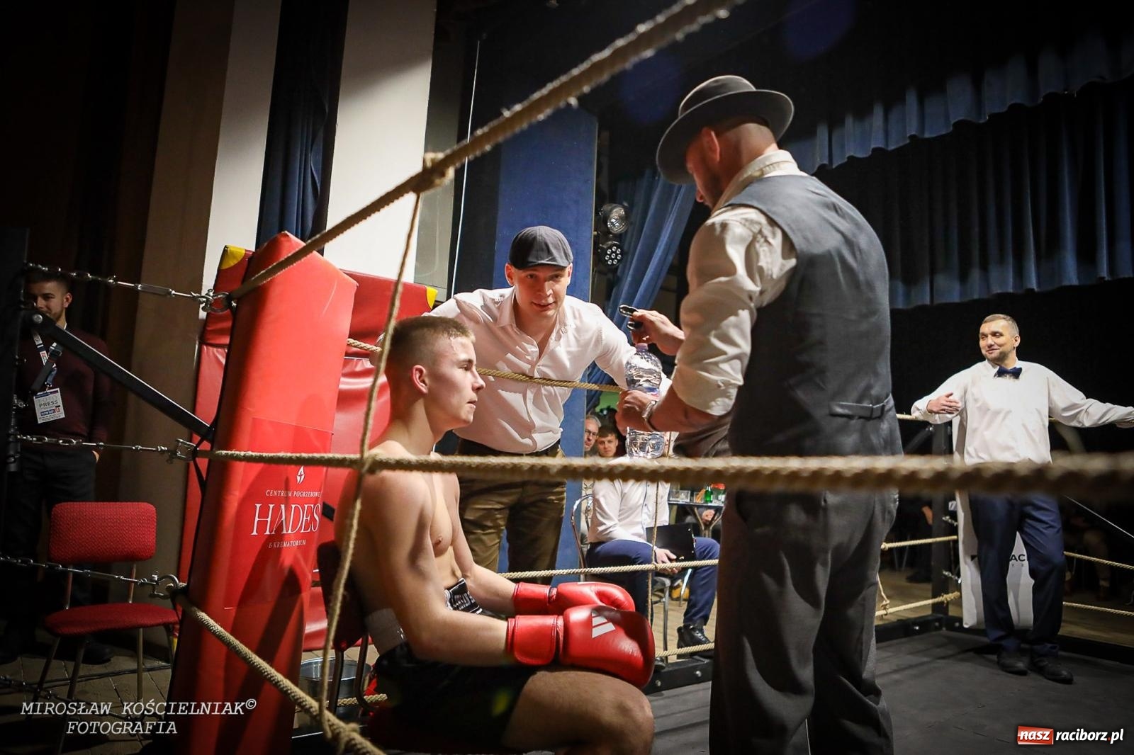 Zdjęcie w galerii na portalu naszraciborz.pl: Bokserskie show w retro stylu – niezapomniana gala w Kietrzu [FOTO i WIDEO] wiadomości z regionu