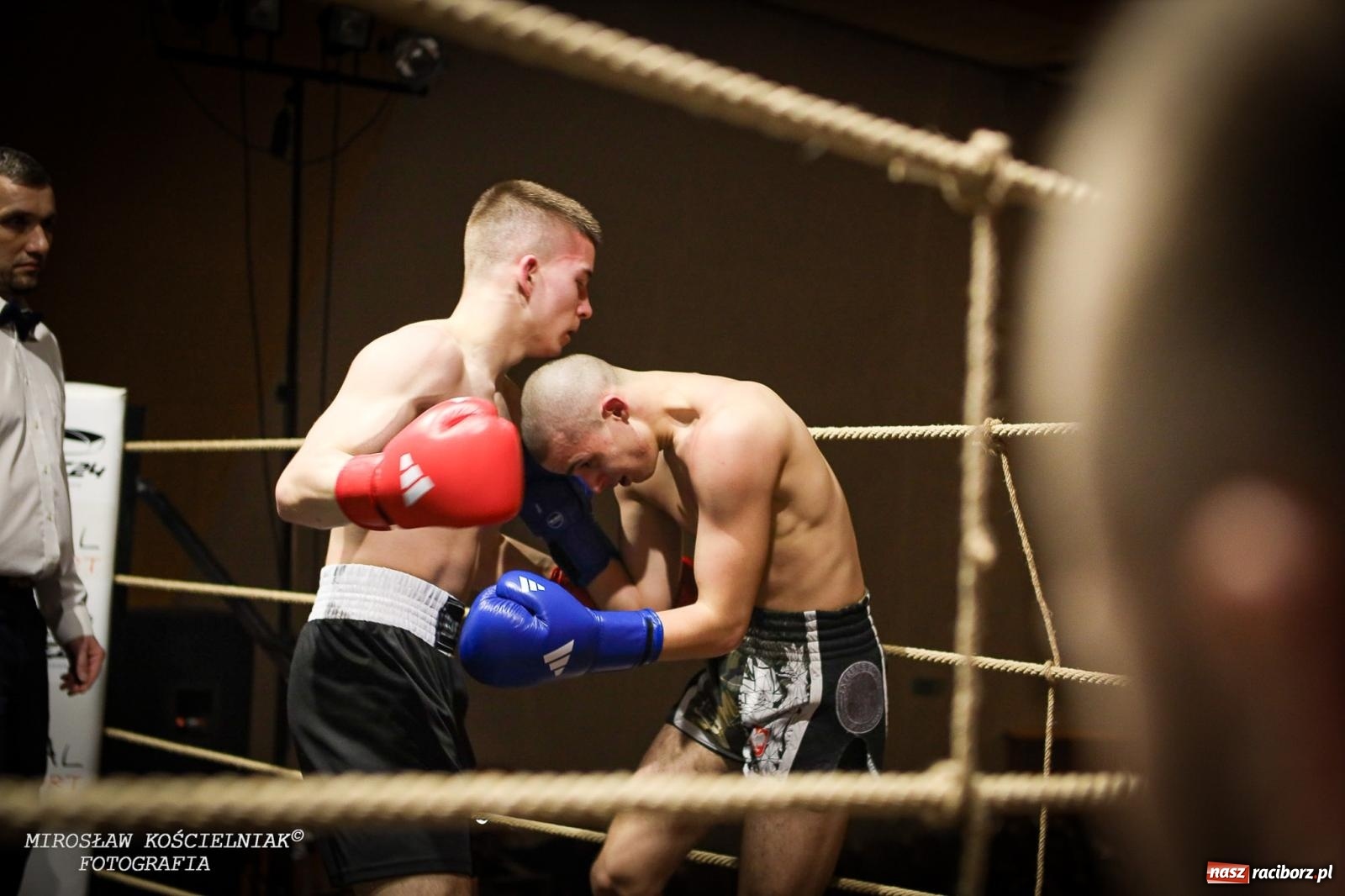 Zdjęcie w galerii na portalu naszraciborz.pl: Bokserskie show w retro stylu – niezapomniana gala w Kietrzu [FOTO i WIDEO] wiadomości z regionu