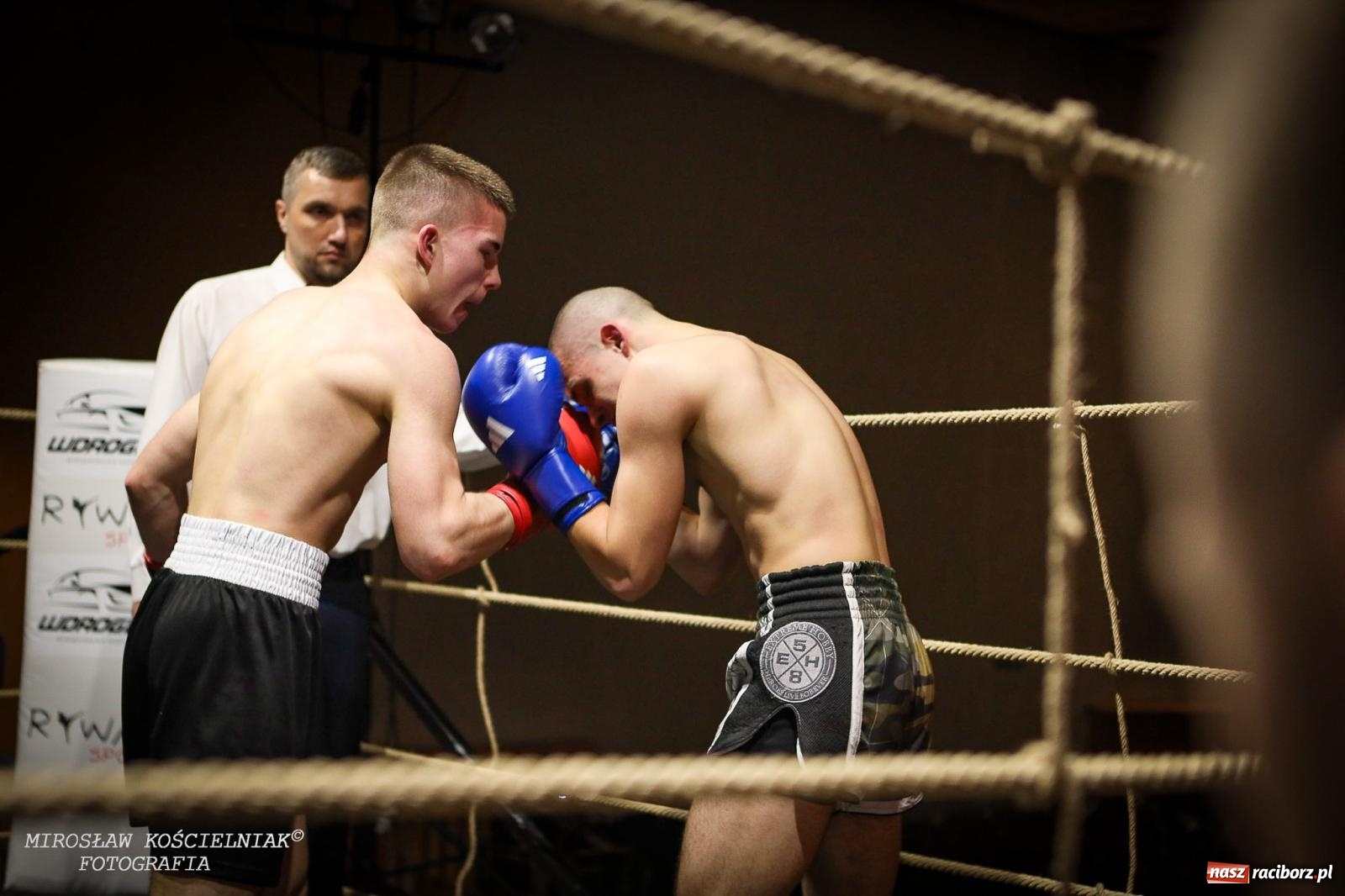 Zdjęcie w galerii na portalu naszraciborz.pl: Bokserskie show w retro stylu – niezapomniana gala w Kietrzu [FOTO i WIDEO] wiadomości z regionu