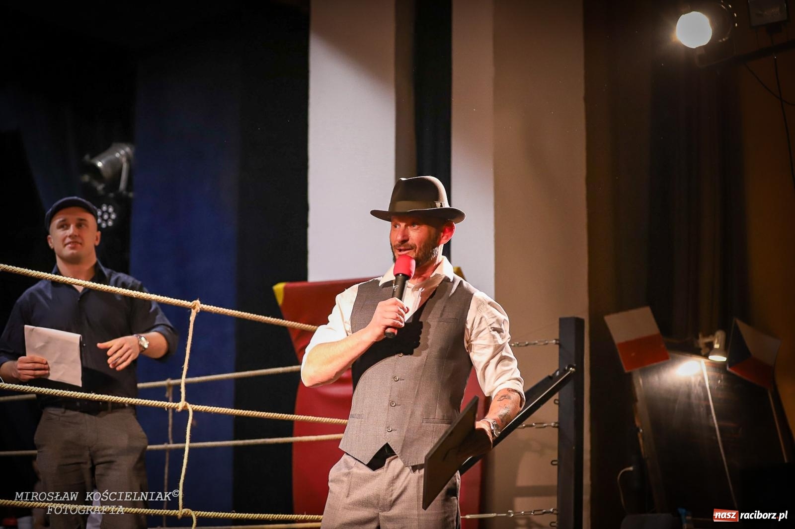 Zdjęcie w galerii na portalu naszraciborz.pl: Bokserskie show w retro stylu – niezapomniana gala w Kietrzu [FOTO i WIDEO] wiadomości z regionu