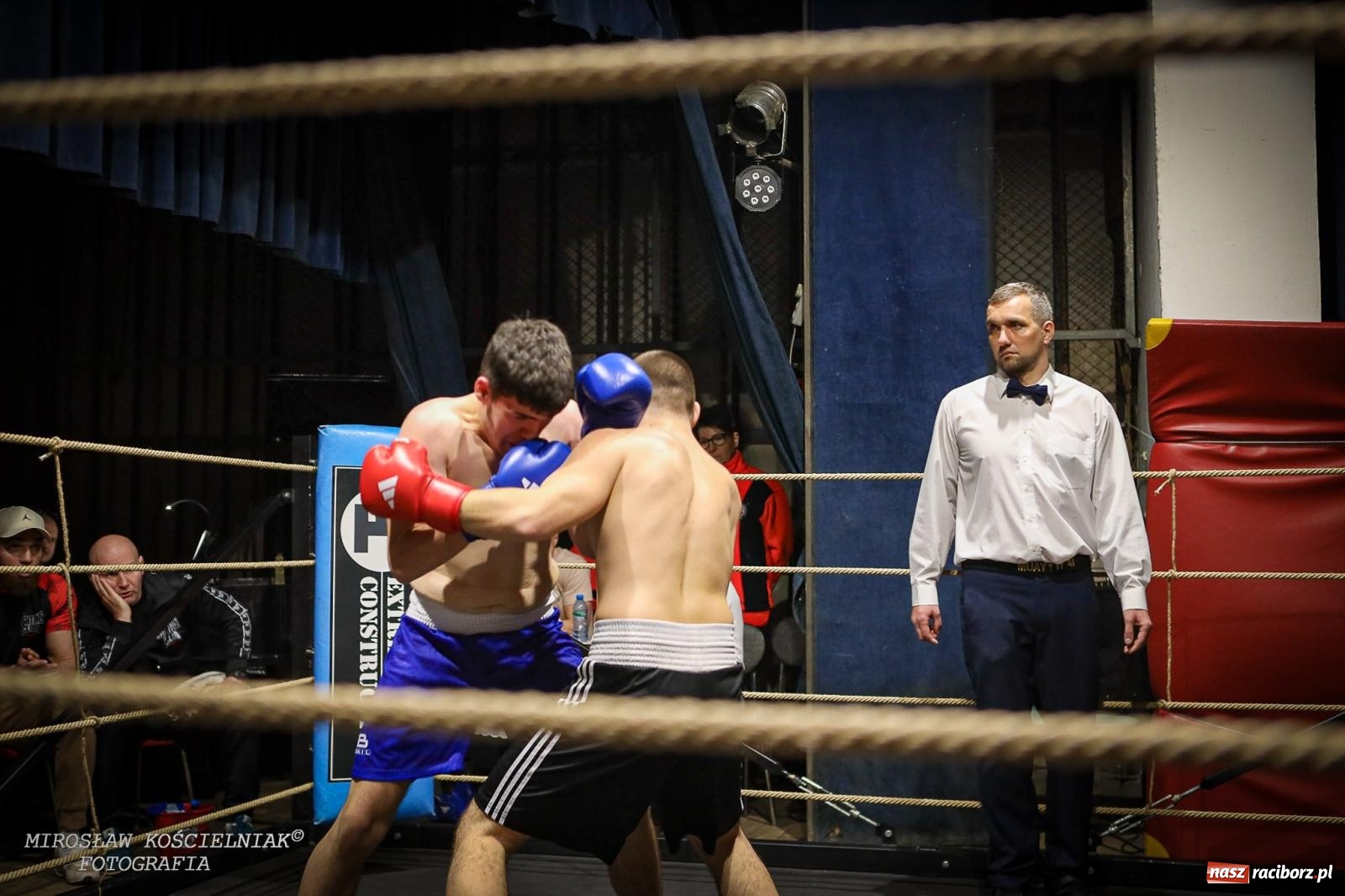 Zdjęcie w galerii na portalu naszraciborz.pl: Bokserskie show w retro stylu – niezapomniana gala w Kietrzu [FOTO i WIDEO] wiadomości z regionu