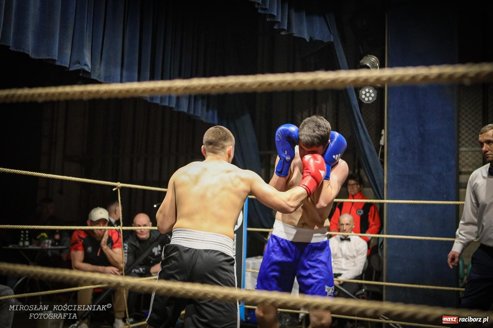 Zdjęcie w galerii na portalu naszraciborz.pl: Bokserskie show w retro stylu – niezapomniana gala w Kietrzu [FOTO i WIDEO] wiadomości z regionu