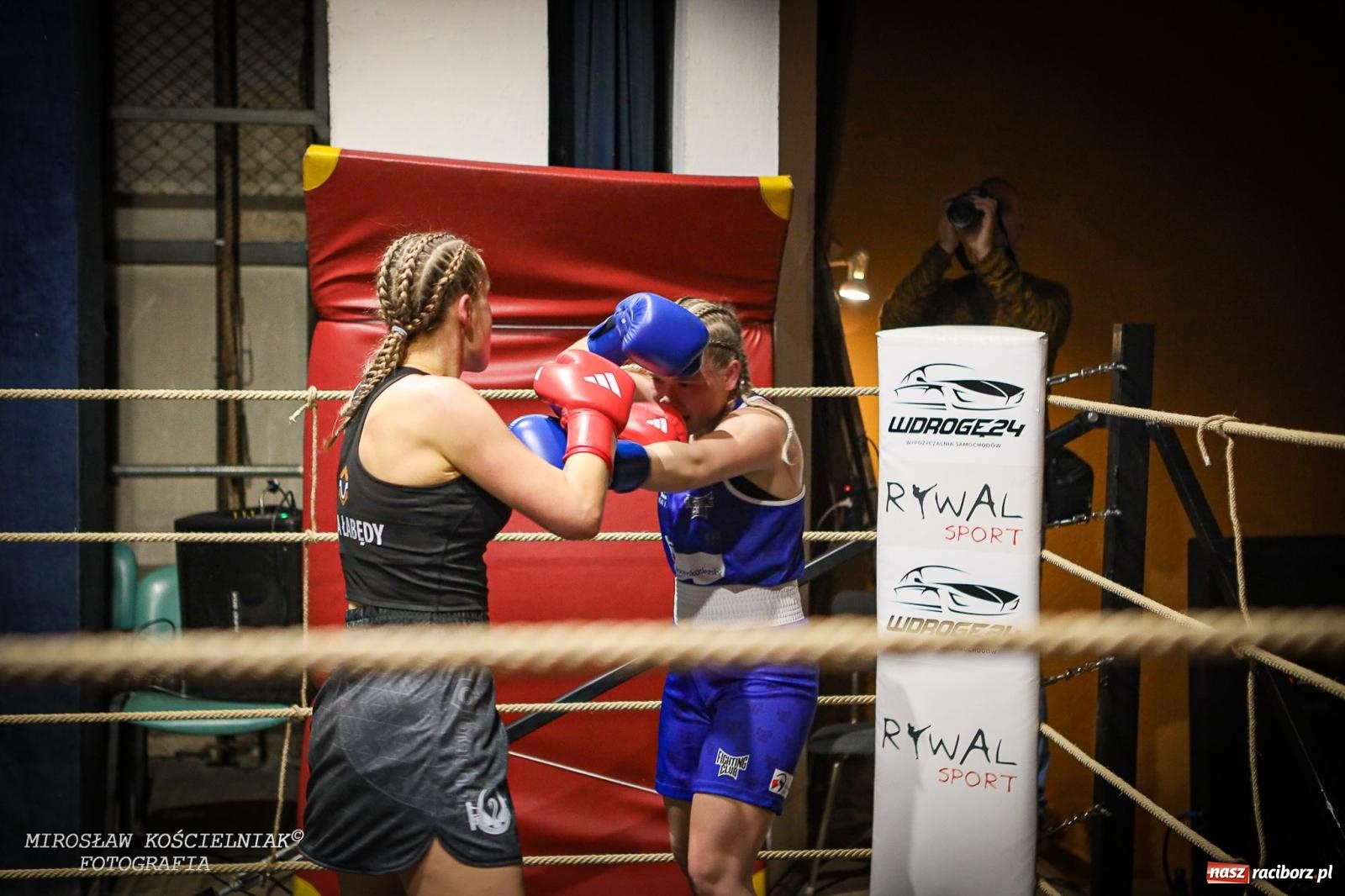 Zdjęcie w galerii na portalu naszraciborz.pl: Bokserskie show w retro stylu – niezapomniana gala w Kietrzu [FOTO i WIDEO] wiadomości z regionu