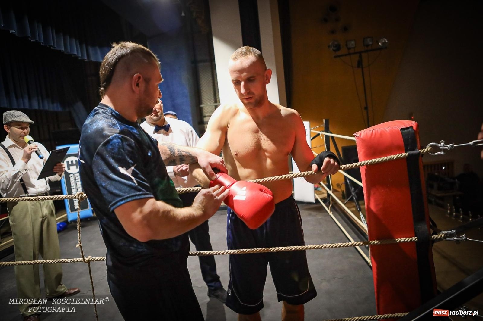 Zdjęcie w galerii na portalu naszraciborz.pl: Bokserskie show w retro stylu – niezapomniana gala w Kietrzu [FOTO i WIDEO] wiadomości z regionu