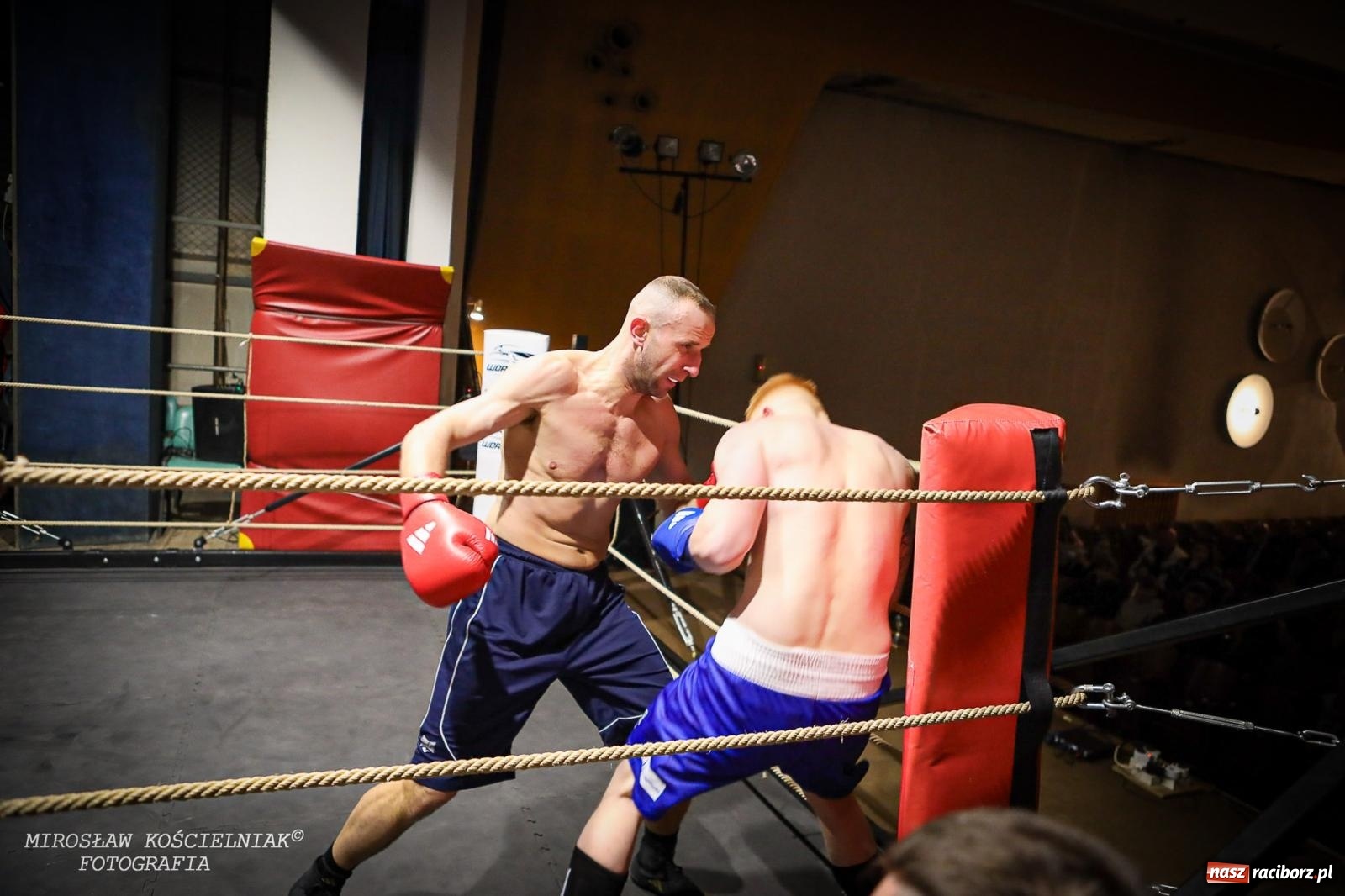 Zdjęcie w galerii na portalu naszraciborz.pl: Bokserskie show w retro stylu – niezapomniana gala w Kietrzu [FOTO i WIDEO] wiadomości z regionu