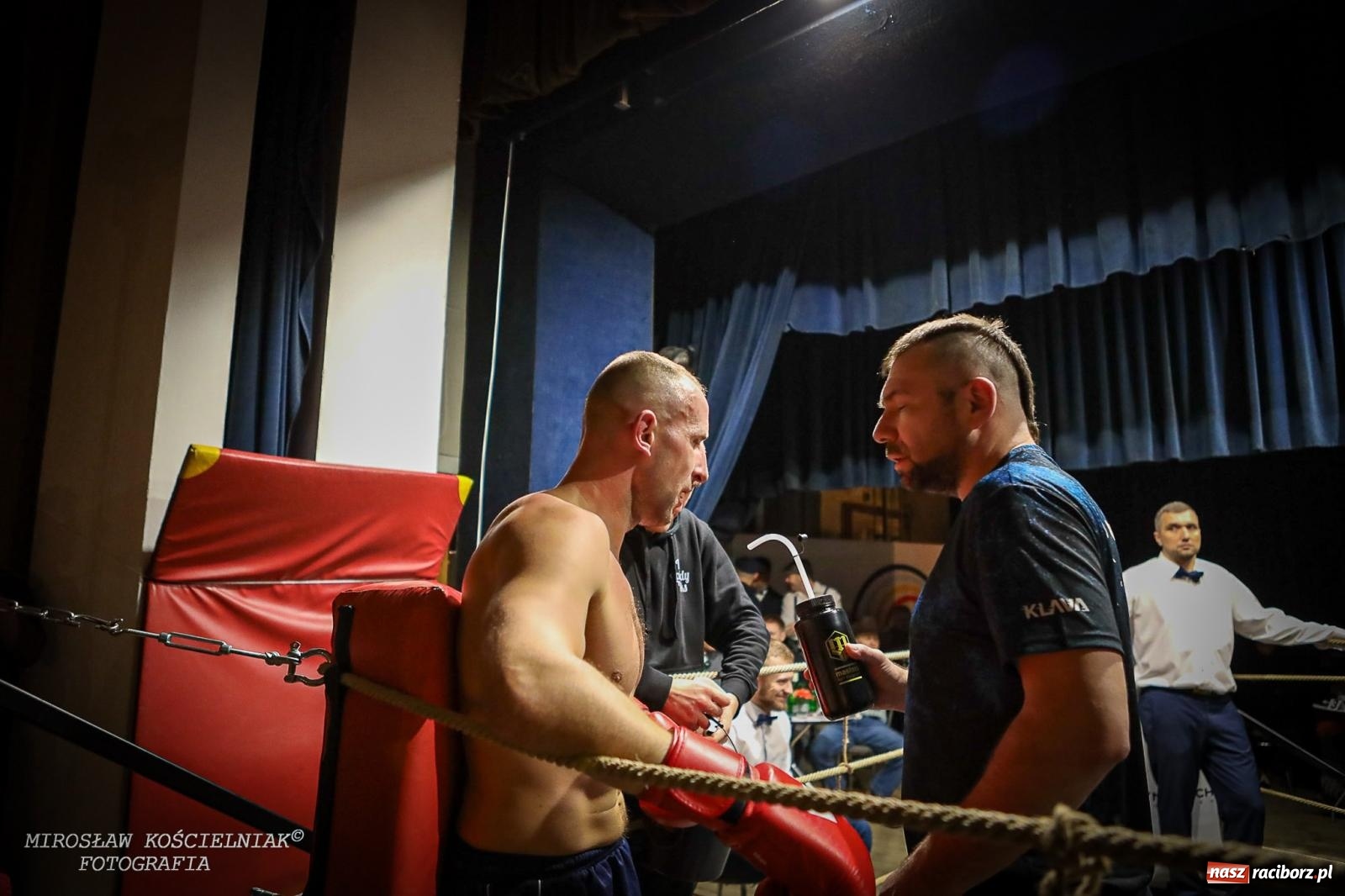Zdjęcie w galerii na portalu naszraciborz.pl: Bokserskie show w retro stylu – niezapomniana gala w Kietrzu [FOTO i WIDEO] wiadomości z regionu