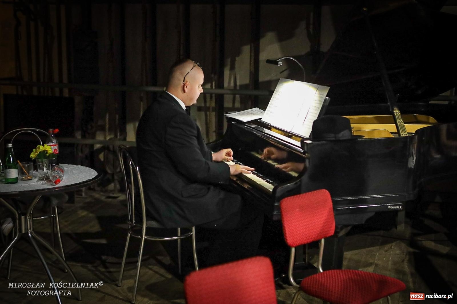 Zdjęcie w galerii na portalu naszraciborz.pl: Bokserskie show w retro stylu – niezapomniana gala w Kietrzu [FOTO i WIDEO] wiadomości z regionu