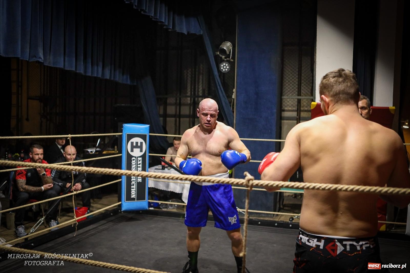 Zdjęcie w galerii na portalu naszraciborz.pl: Bokserskie show w retro stylu – niezapomniana gala w Kietrzu [FOTO i WIDEO] wiadomości z regionu