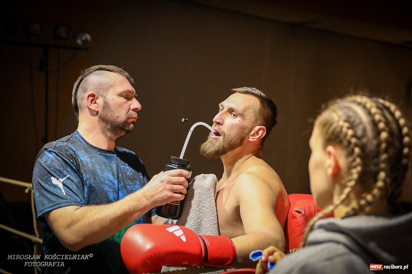 Zdjęcie w galerii na portalu naszraciborz.pl: Bokserskie show w retro stylu – niezapomniana gala w Kietrzu [FOTO i WIDEO] wiadomości z regionu