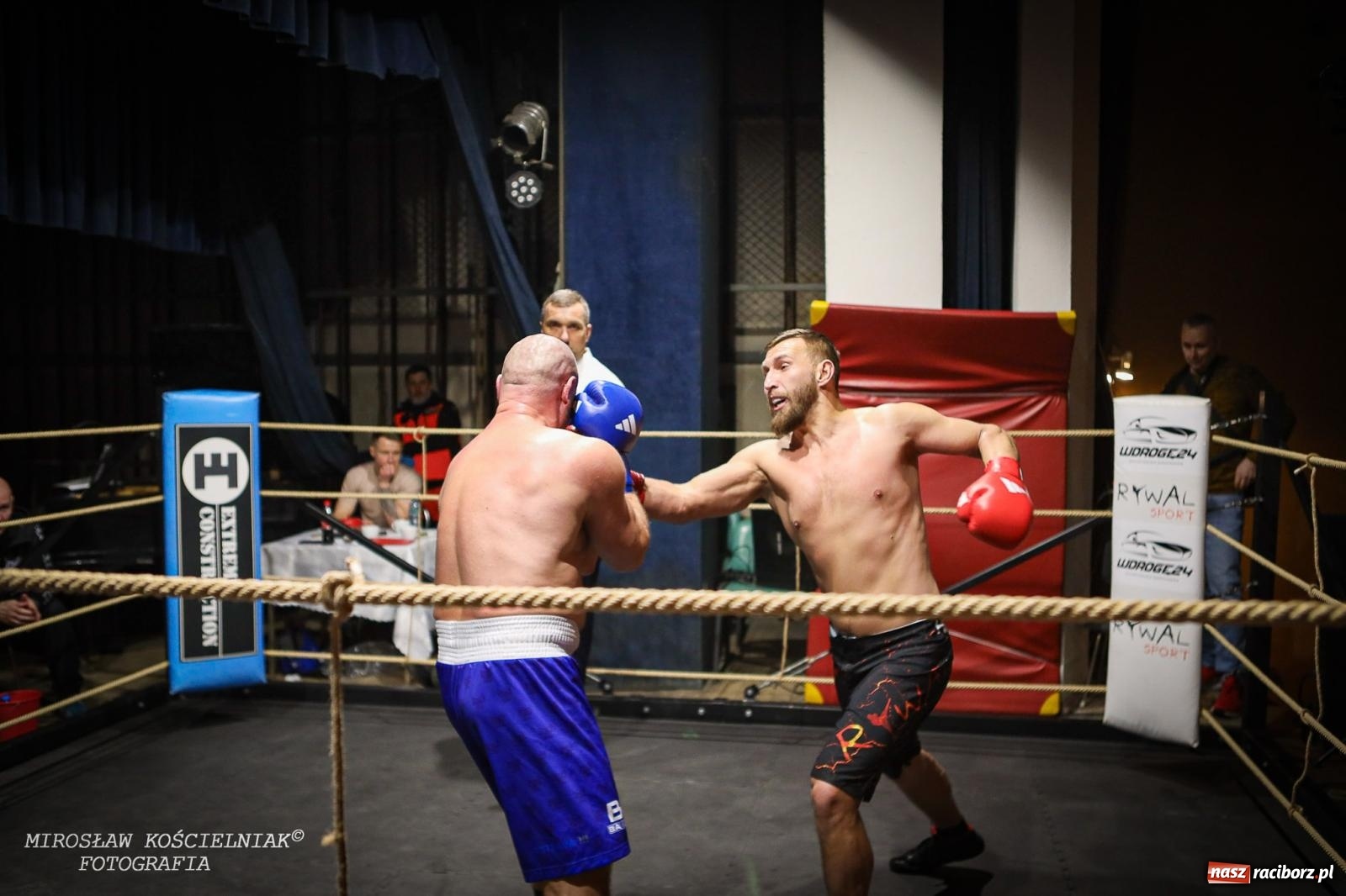 Zdjęcie w galerii na portalu naszraciborz.pl: Bokserskie show w retro stylu – niezapomniana gala w Kietrzu [FOTO i WIDEO] wiadomości z regionu