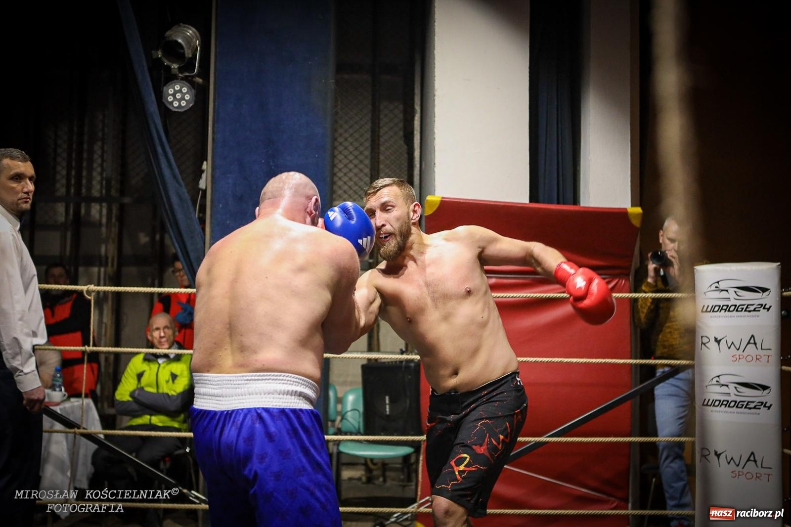 Zdjęcie w galerii na portalu naszraciborz.pl: Bokserskie show w retro stylu – niezapomniana gala w Kietrzu [FOTO i WIDEO] wiadomości z regionu