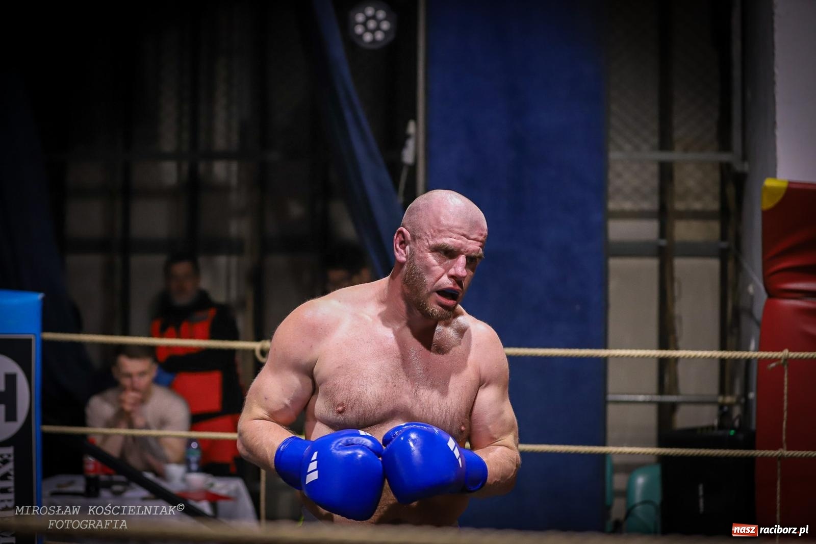 Zdjęcie w galerii na portalu naszraciborz.pl: Bokserskie show w retro stylu – niezapomniana gala w Kietrzu [FOTO i WIDEO] wiadomości z regionu