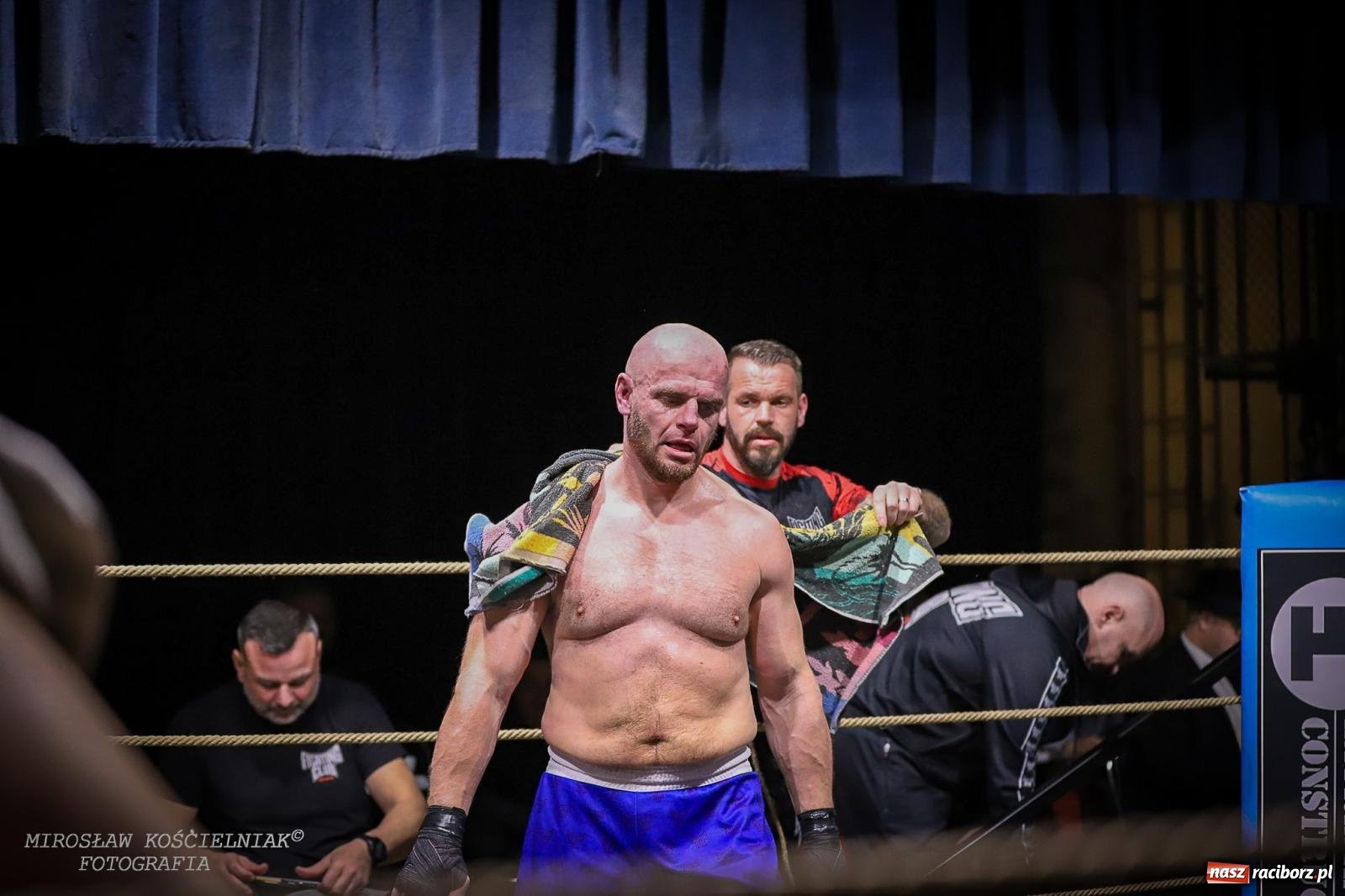 Zdjęcie w galerii na portalu naszraciborz.pl: Bokserskie show w retro stylu – niezapomniana gala w Kietrzu [FOTO i WIDEO] wiadomości z regionu