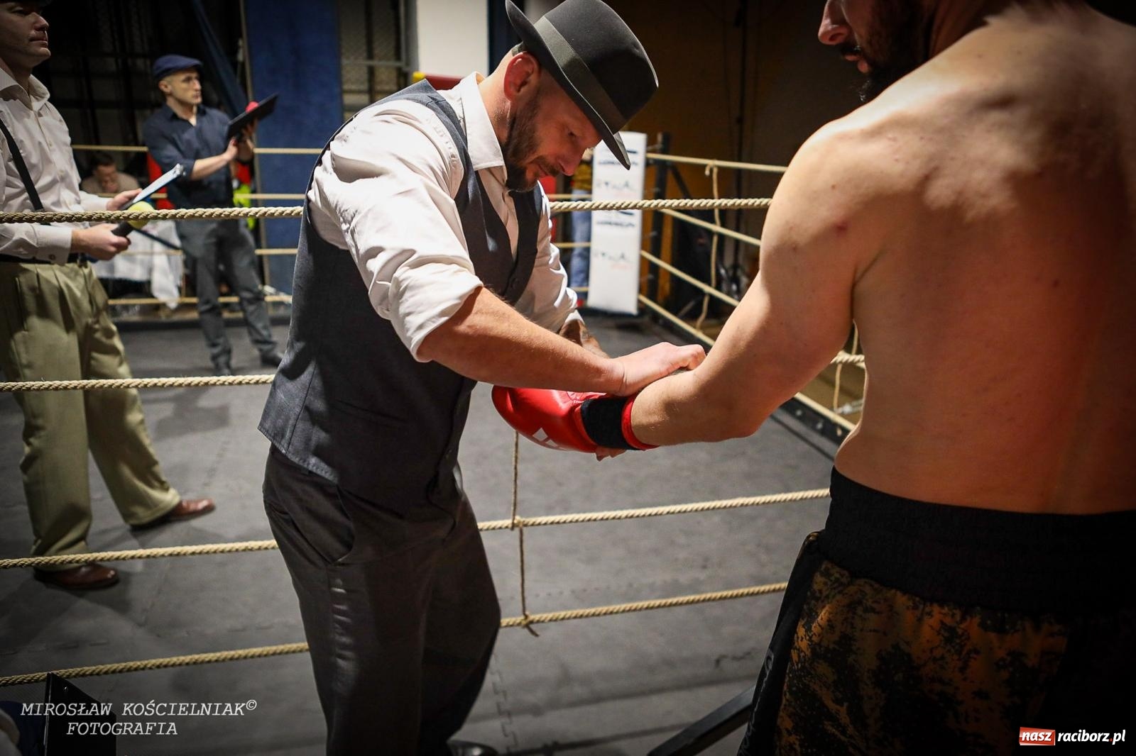 Zdjęcie w galerii na portalu naszraciborz.pl: Bokserskie show w retro stylu – niezapomniana gala w Kietrzu [FOTO i WIDEO] wiadomości z regionu