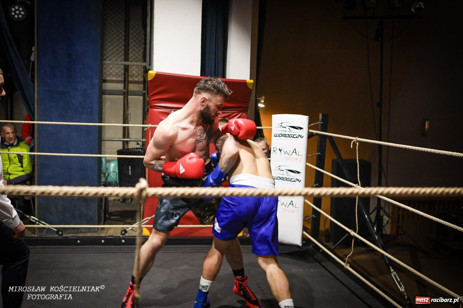 Zdjęcie w galerii na portalu naszraciborz.pl: Bokserskie show w retro stylu – niezapomniana gala w Kietrzu [FOTO i WIDEO] wiadomości z regionu