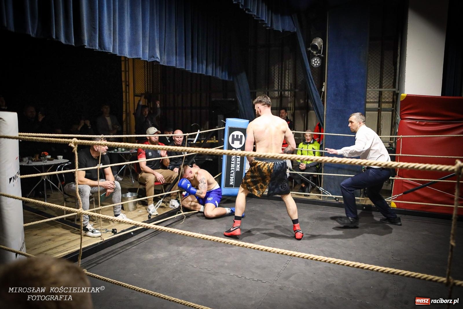 Zdjęcie w galerii na portalu naszraciborz.pl: Bokserskie show w retro stylu – niezapomniana gala w Kietrzu [FOTO i WIDEO] wiadomości z regionu