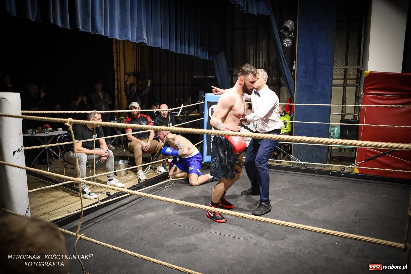 Zdjęcie w galerii na portalu naszraciborz.pl: Bokserskie show w retro stylu – niezapomniana gala w Kietrzu [FOTO i WIDEO] wiadomości z regionu