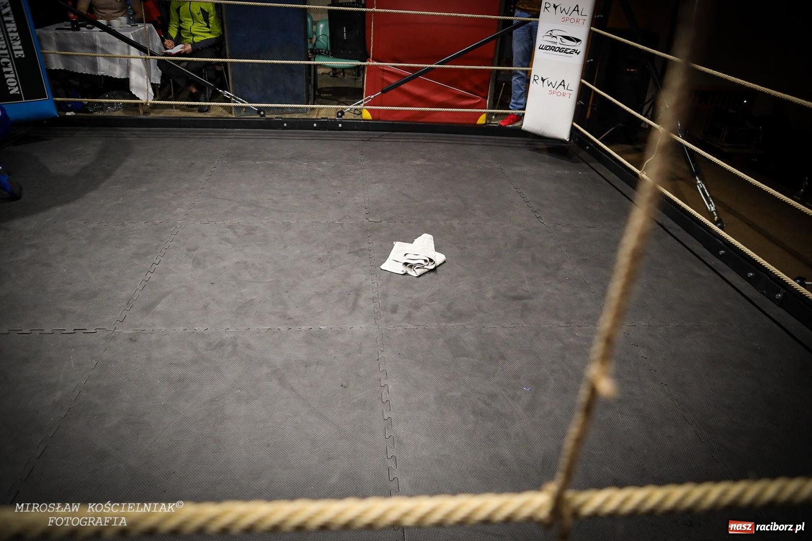 Zdjęcie w galerii na portalu naszraciborz.pl: Bokserskie show w retro stylu – niezapomniana gala w Kietrzu [FOTO i WIDEO] wiadomości z regionu