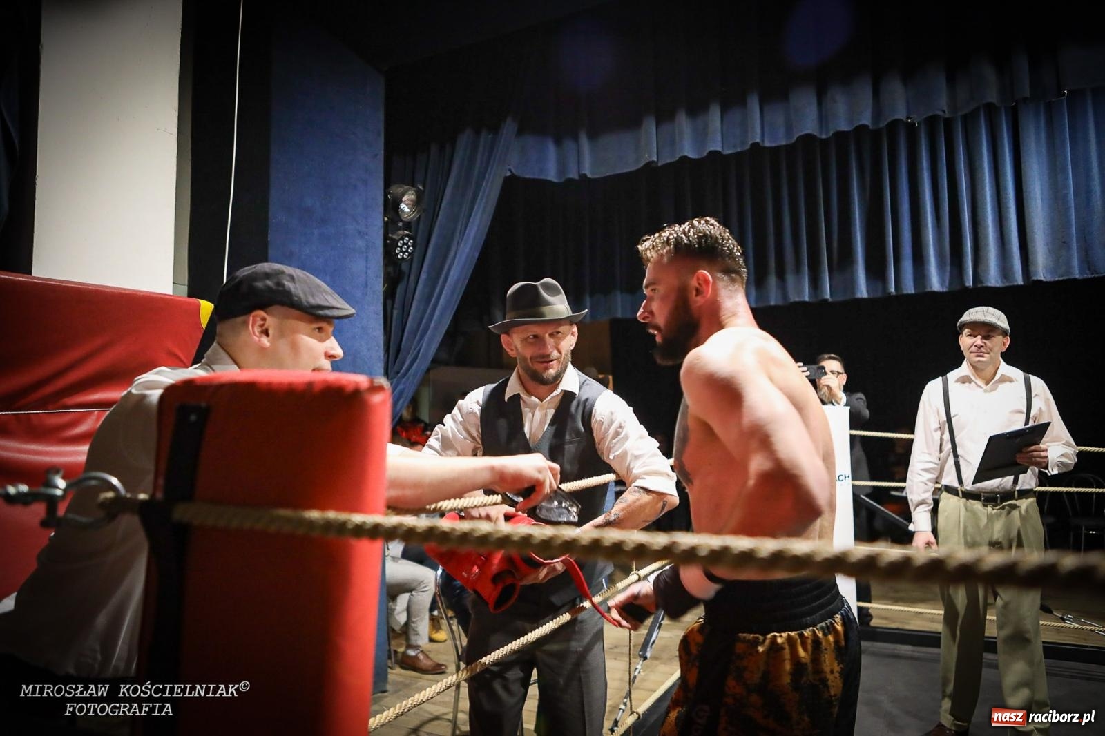 Zdjęcie w galerii na portalu naszraciborz.pl: Bokserskie show w retro stylu – niezapomniana gala w Kietrzu [FOTO i WIDEO] wiadomości z regionu