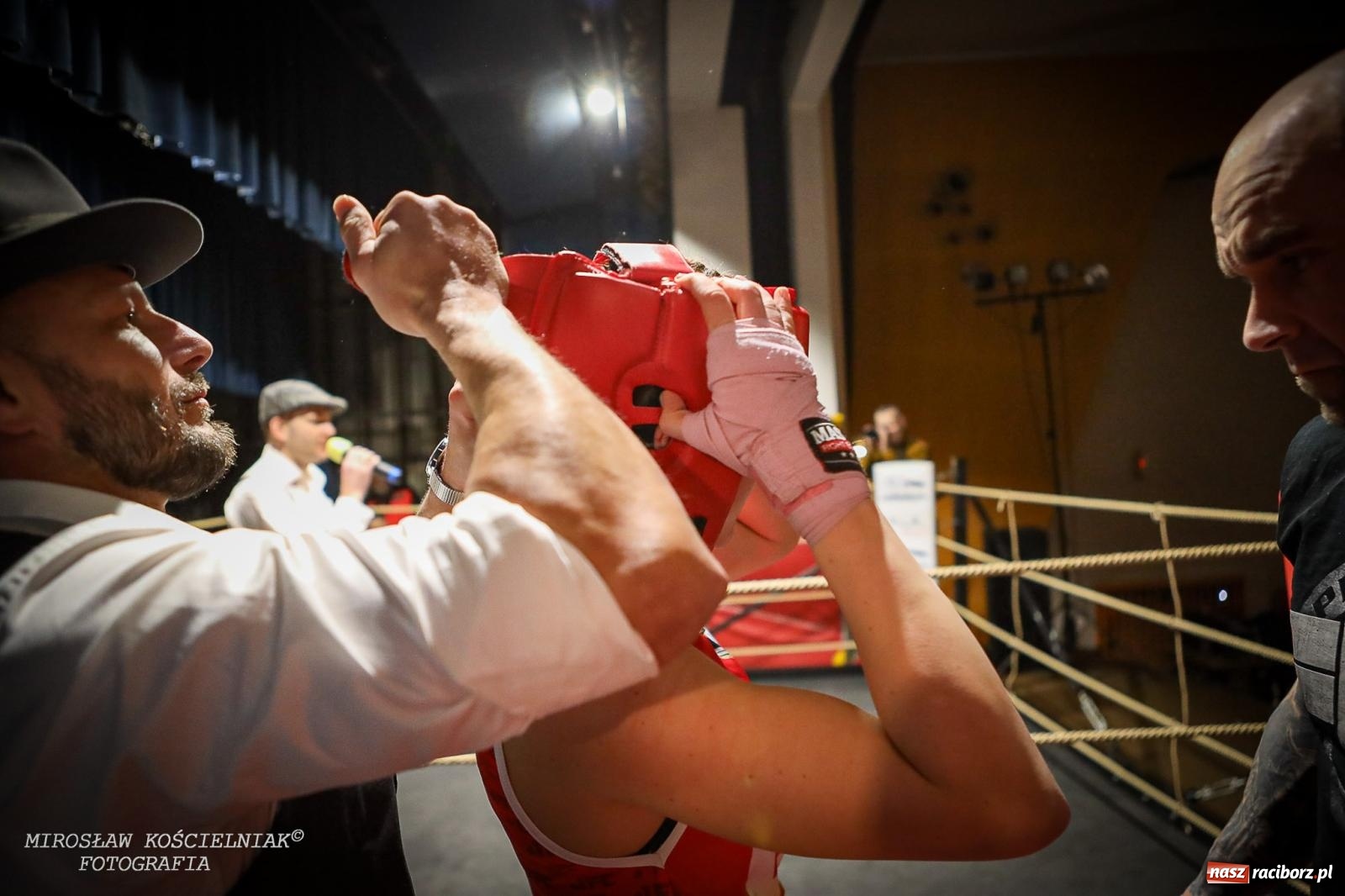 Zdjęcie w galerii na portalu naszraciborz.pl: Bokserskie show w retro stylu – niezapomniana gala w Kietrzu [FOTO i WIDEO] wiadomości z regionu