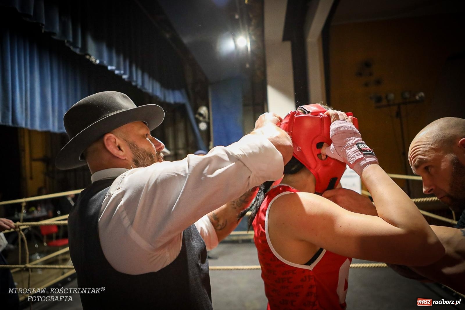 Zdjęcie w galerii na portalu naszraciborz.pl: Bokserskie show w retro stylu – niezapomniana gala w Kietrzu [FOTO i WIDEO] wiadomości z regionu