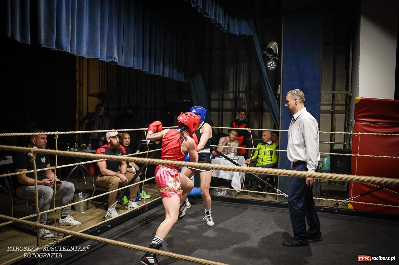 Zdjęcie w galerii na portalu naszraciborz.pl: Bokserskie show w retro stylu – niezapomniana gala w Kietrzu [FOTO i WIDEO] wiadomości z regionu