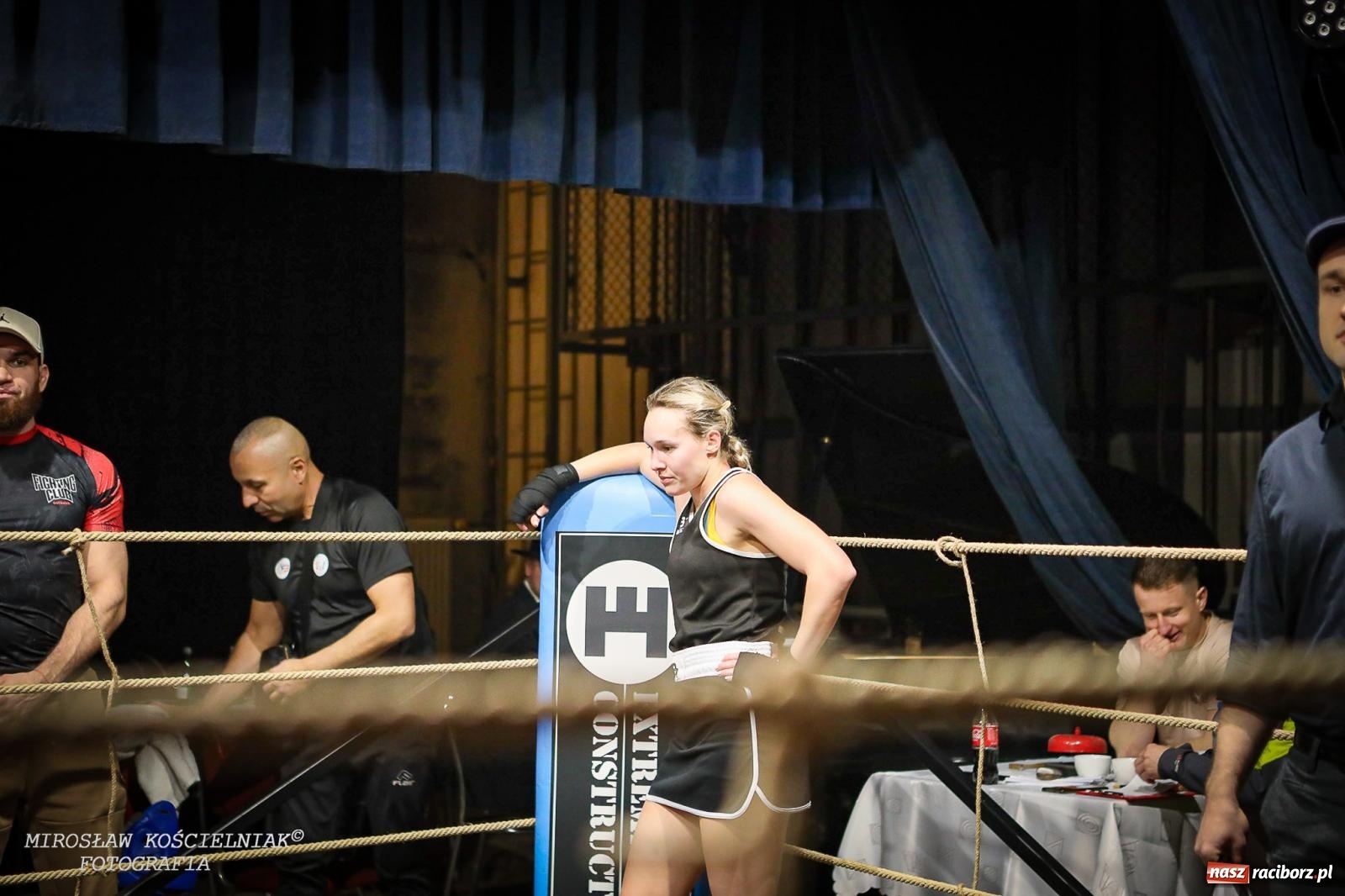 Zdjęcie w galerii na portalu naszraciborz.pl: Bokserskie show w retro stylu – niezapomniana gala w Kietrzu [FOTO i WIDEO] wiadomości z regionu