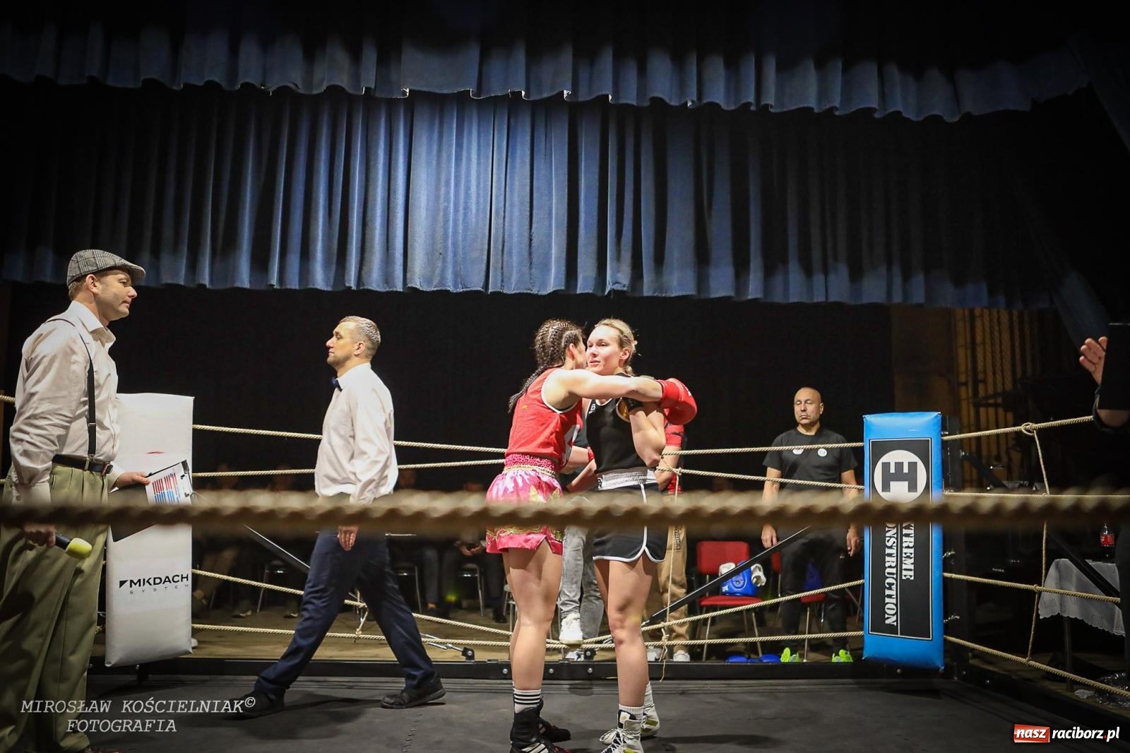 Zdjęcie w galerii na portalu naszraciborz.pl: Bokserskie show w retro stylu – niezapomniana gala w Kietrzu [FOTO i WIDEO] wiadomości z regionu