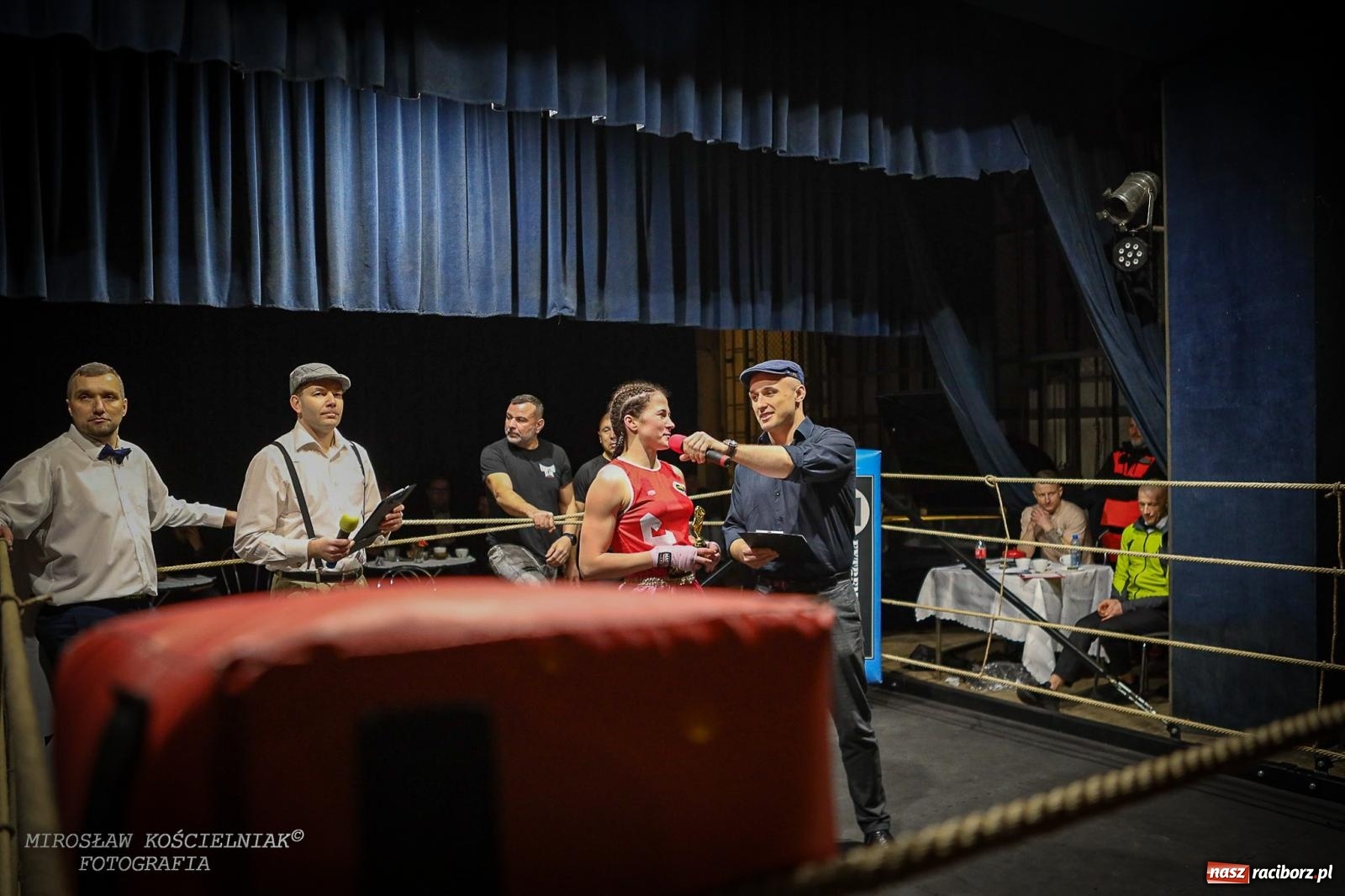 Zdjęcie w galerii na portalu naszraciborz.pl: Bokserskie show w retro stylu – niezapomniana gala w Kietrzu [FOTO i WIDEO] wiadomości z regionu