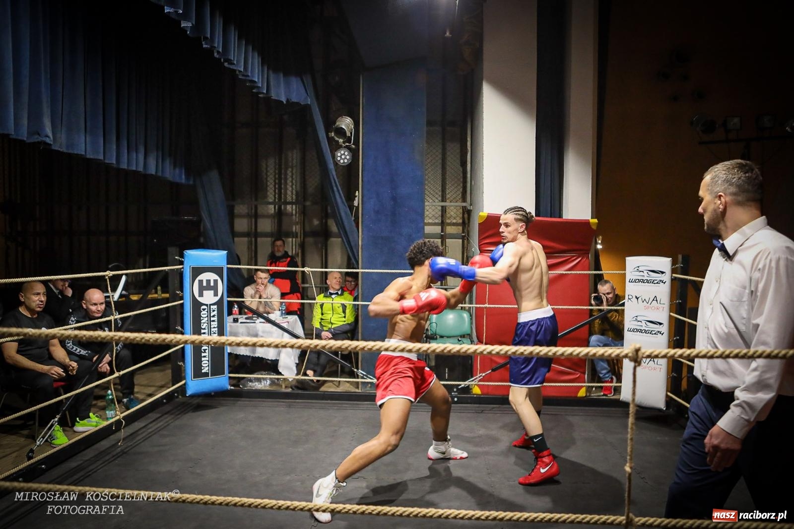 Zdjęcie w galerii na portalu naszraciborz.pl: Bokserskie show w retro stylu – niezapomniana gala w Kietrzu [FOTO i WIDEO] wiadomości z regionu