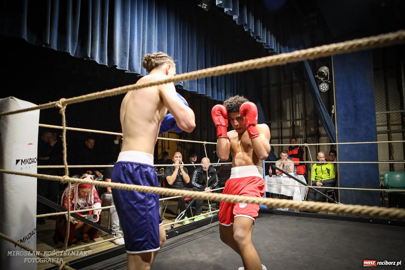 Zdjęcie w galerii na portalu naszraciborz.pl: Bokserskie show w retro stylu – niezapomniana gala w Kietrzu [FOTO i WIDEO] wiadomości z regionu