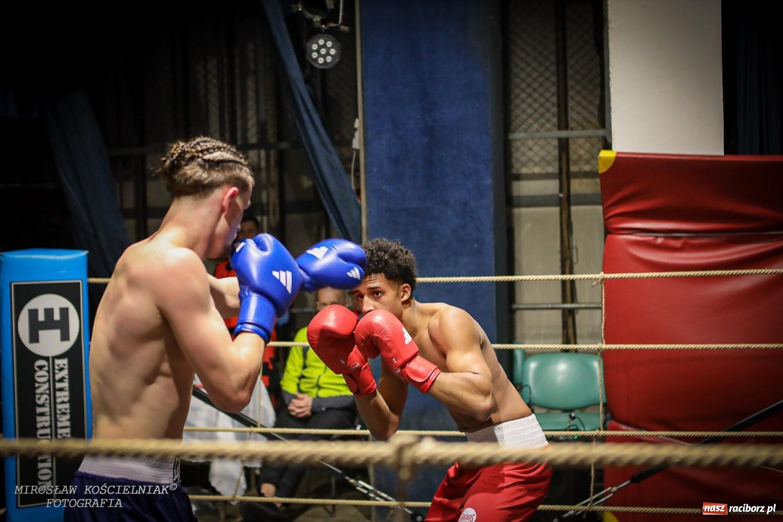 Zdjęcie w galerii na portalu naszraciborz.pl: Bokserskie show w retro stylu – niezapomniana gala w Kietrzu [FOTO i WIDEO] wiadomości z regionu