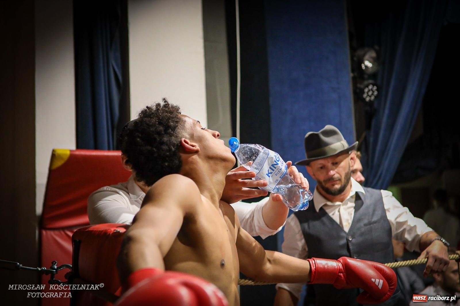 Zdjęcie w galerii na portalu naszraciborz.pl: Bokserskie show w retro stylu – niezapomniana gala w Kietrzu [FOTO i WIDEO] wiadomości z regionu