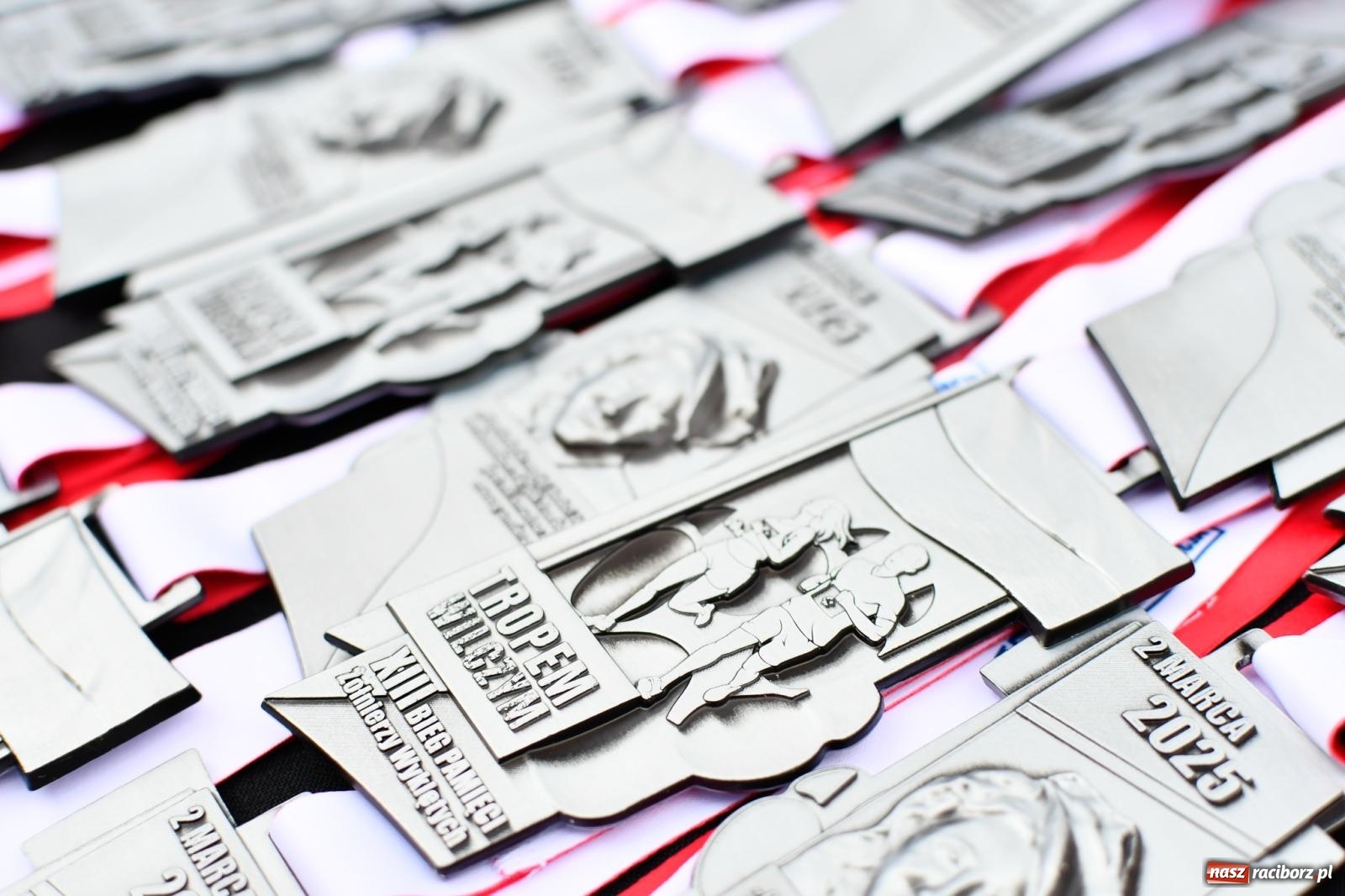 Zdjęcie w galerii na portalu naszraciborz.pl: Bieg Pamięci Żołnierzy Wyklętych TROPEM WILCZYM 2025: Racibórz uhonorował Niezłomnych wiadomości z regionu