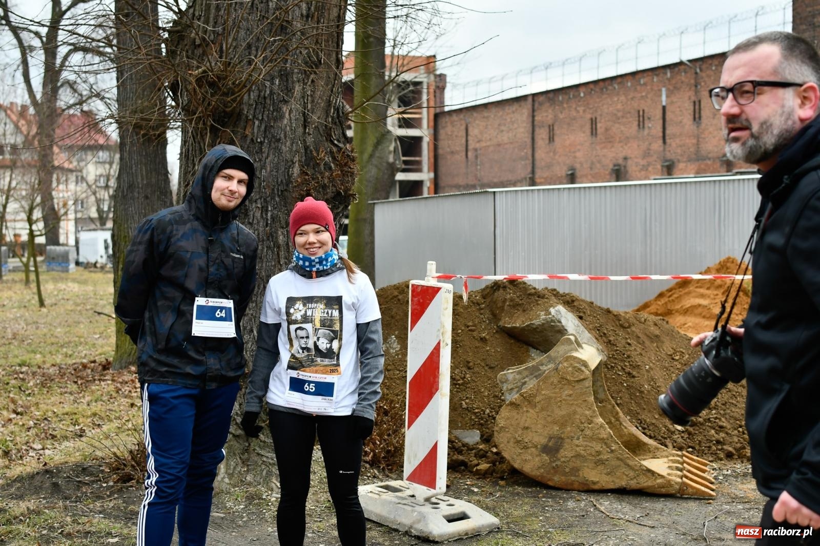 Zdjęcie w galerii na portalu naszraciborz.pl: Bieg Pamięci Żołnierzy Wyklętych TROPEM WILCZYM 2025: Racibórz uhonorował Niezłomnych wiadomości z regionu
