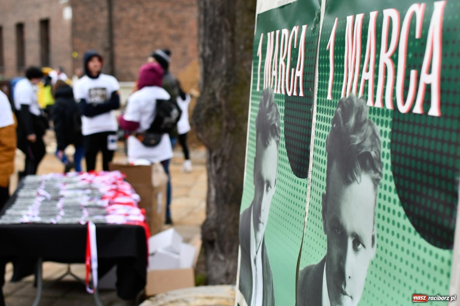 Zdjęcie w galerii na portalu naszraciborz.pl: Bieg Pamięci Żołnierzy Wyklętych TROPEM WILCZYM 2025: Racibórz uhonorował Niezłomnych wiadomości z regionu