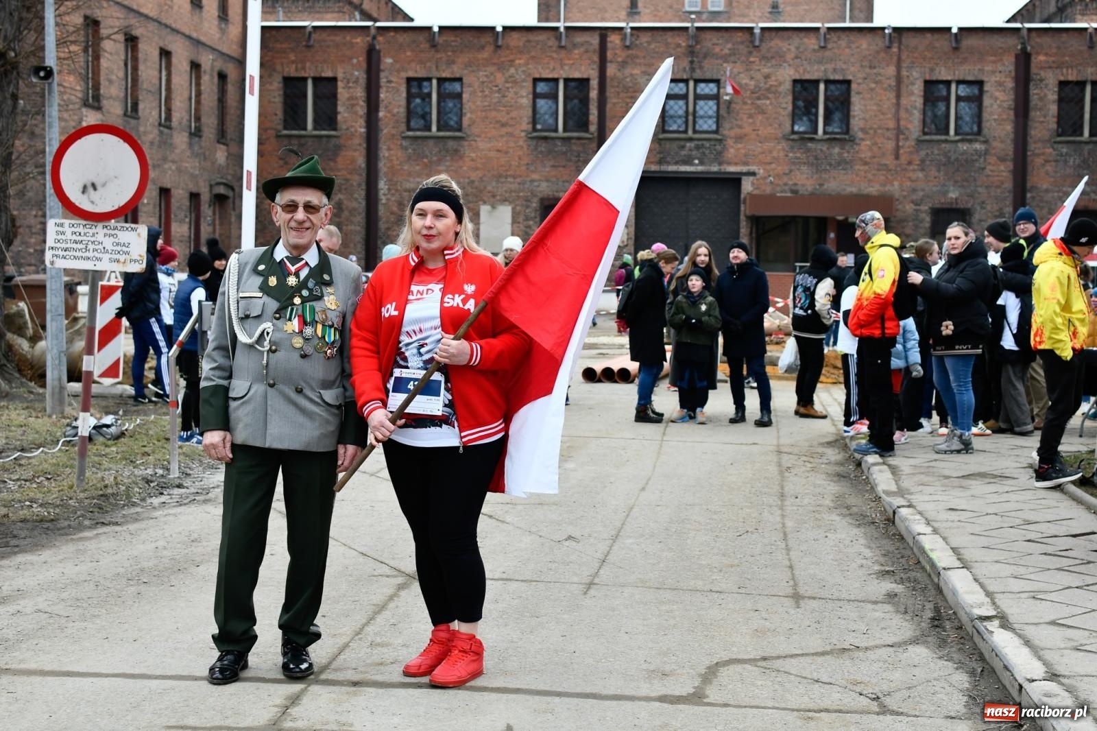 Zdjęcie w galerii na portalu naszraciborz.pl: Bieg Pamięci Żołnierzy Wyklętych TROPEM WILCZYM 2025: Racibórz uhonorował Niezłomnych wiadomości z regionu
