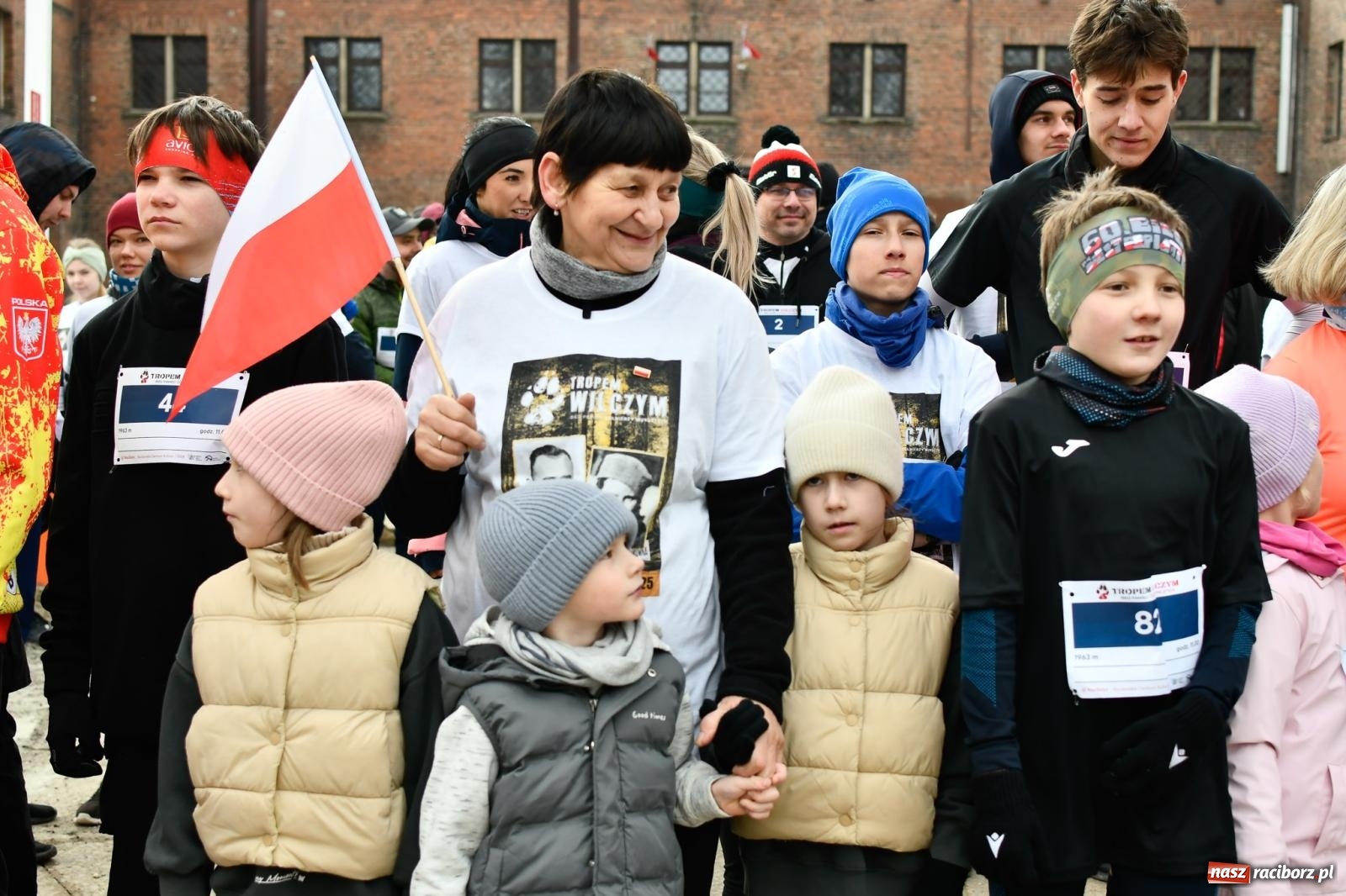 Zdjęcie w galerii na portalu naszraciborz.pl: Bieg Pamięci Żołnierzy Wyklętych TROPEM WILCZYM 2025: Racibórz uhonorował Niezłomnych wiadomości z regionu