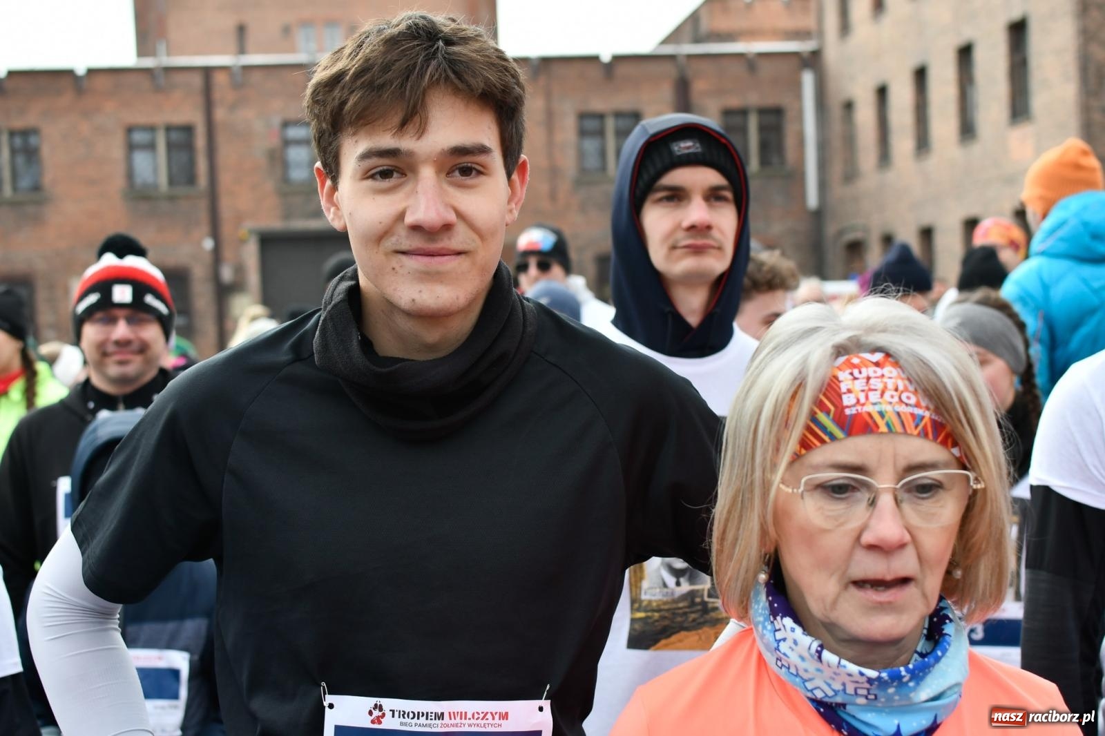 Zdjęcie w galerii na portalu naszraciborz.pl: Bieg Pamięci Żołnierzy Wyklętych TROPEM WILCZYM 2025: Racibórz uhonorował Niezłomnych wiadomości z regionu