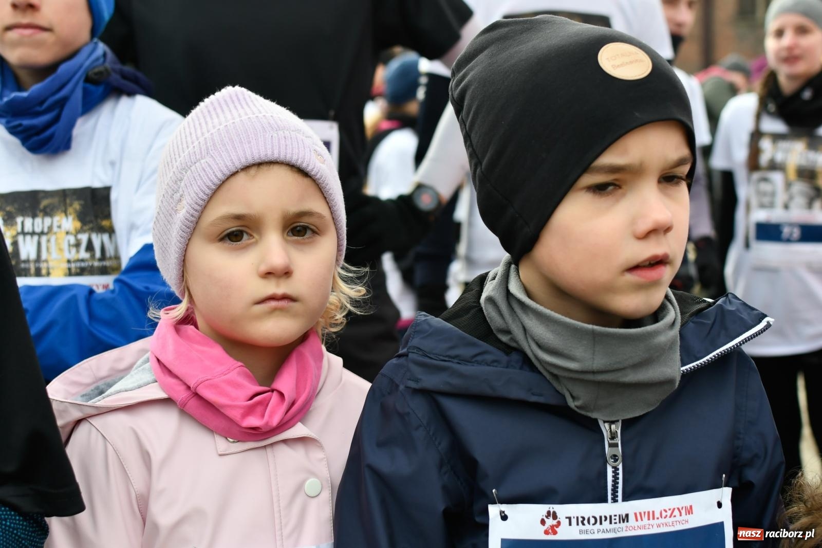Zdjęcie w galerii na portalu naszraciborz.pl: Bieg Pamięci Żołnierzy Wyklętych TROPEM WILCZYM 2025: Racibórz uhonorował Niezłomnych wiadomości z regionu