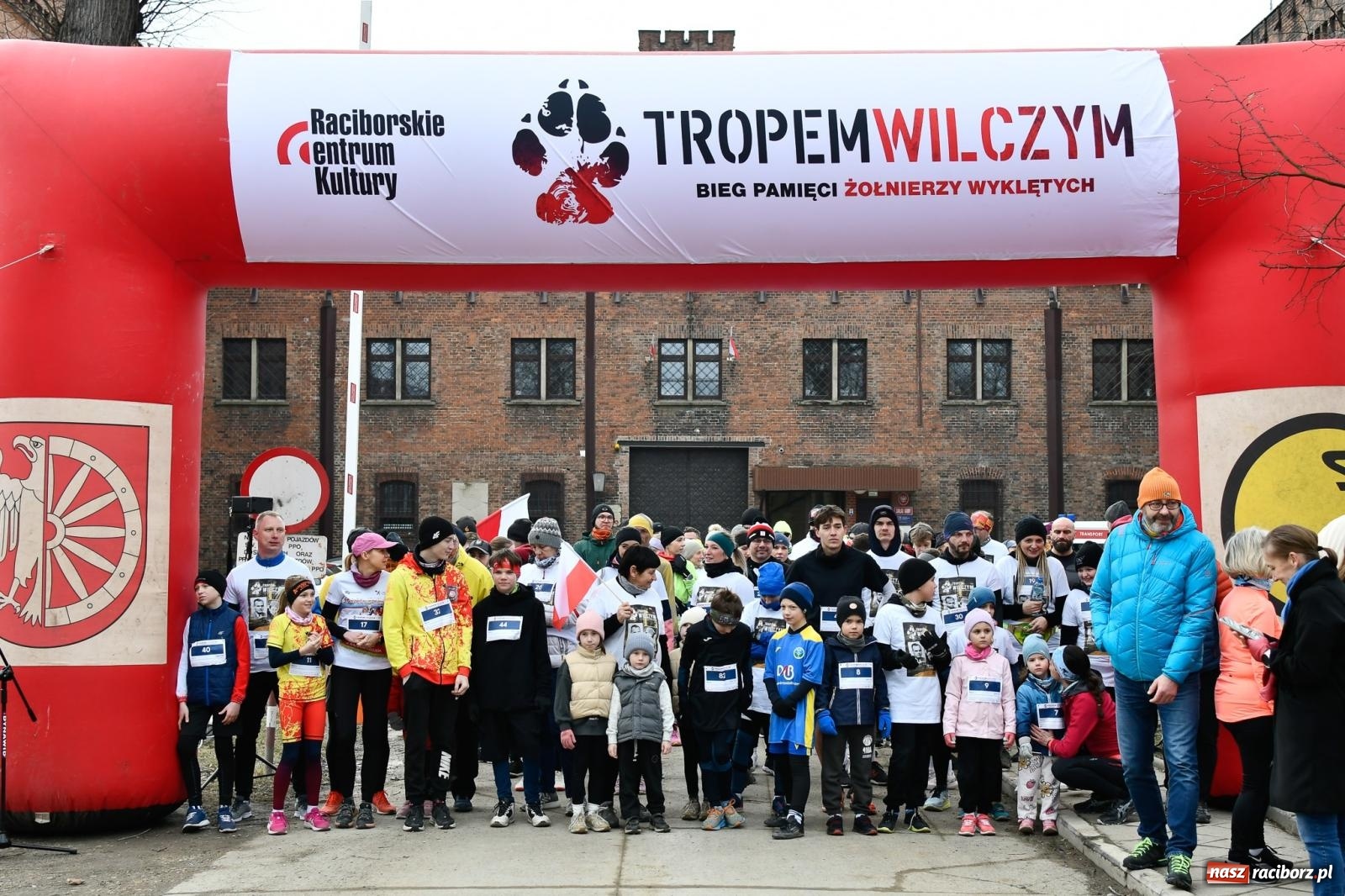 Zdjęcie w galerii na portalu naszraciborz.pl: Bieg Pamięci Żołnierzy Wyklętych TROPEM WILCZYM 2025: Racibórz uhonorował Niezłomnych wiadomości z regionu