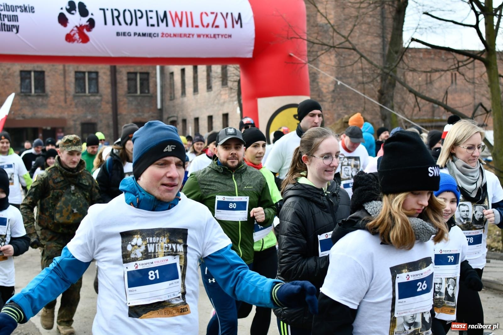 Zdjęcie w galerii na portalu naszraciborz.pl: Bieg Pamięci Żołnierzy Wyklętych TROPEM WILCZYM 2025: Racibórz uhonorował Niezłomnych wiadomości z regionu