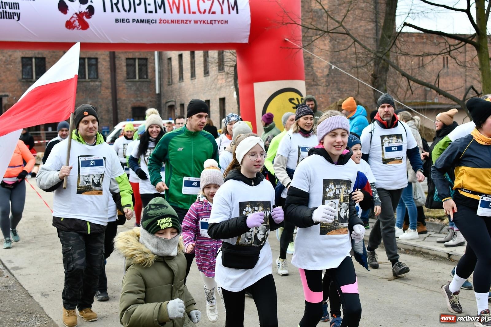 Zdjęcie w galerii na portalu naszraciborz.pl: Bieg Pamięci Żołnierzy Wyklętych TROPEM WILCZYM 2025: Racibórz uhonorował Niezłomnych wiadomości z regionu