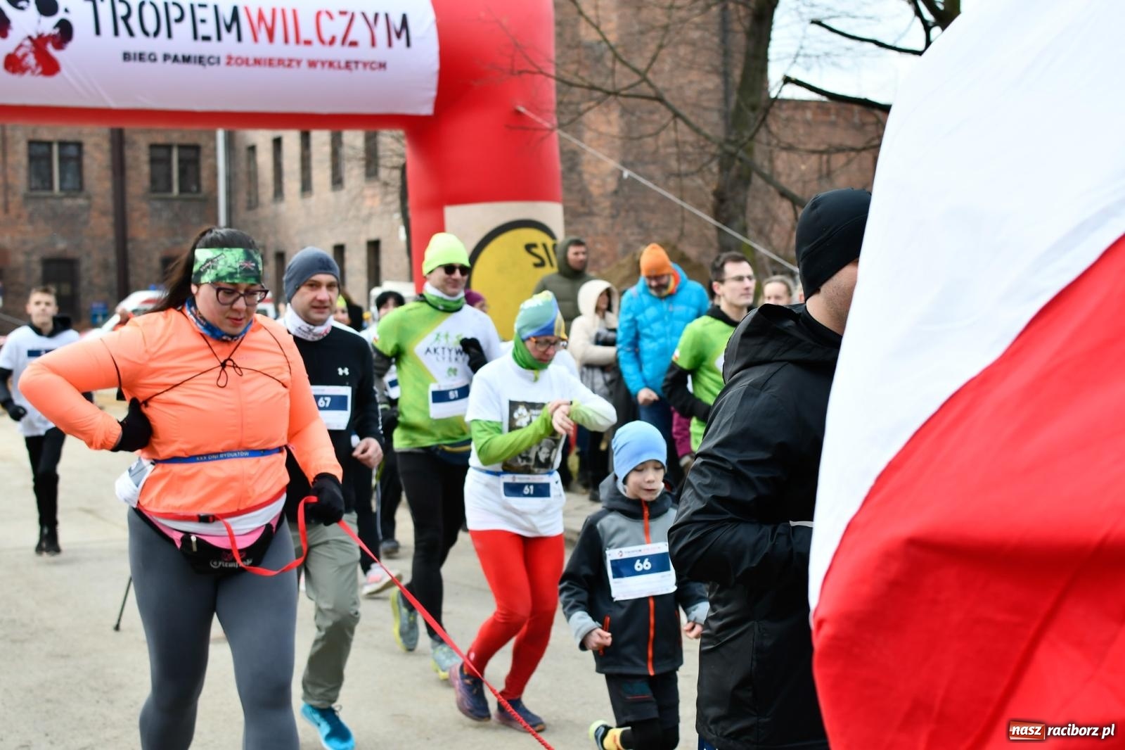 Zdjęcie w galerii na portalu naszraciborz.pl: Bieg Pamięci Żołnierzy Wyklętych TROPEM WILCZYM 2025: Racibórz uhonorował Niezłomnych wiadomości z regionu